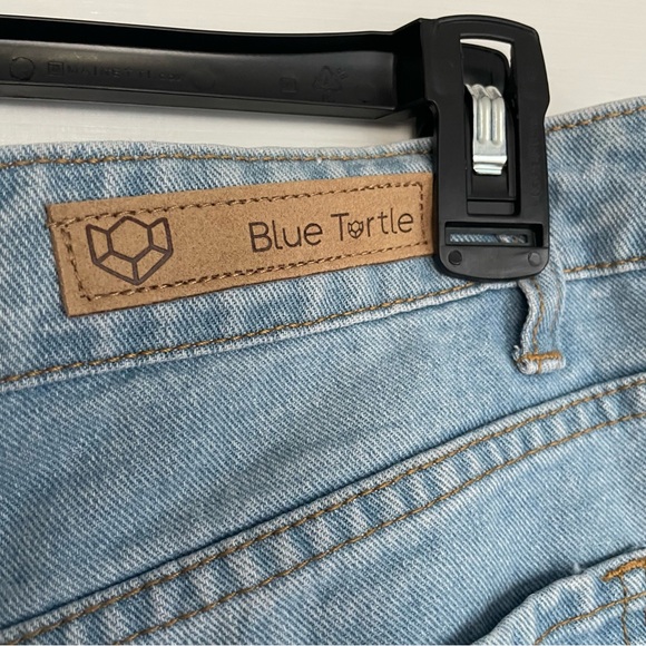 Blue Turtle Wide Leg Jeans Light Wash - Picture 7 of 10